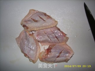 胭脂鸡翅的做法步骤：2