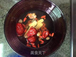 花胶煲鸡—养颜美容汤的做法步骤：3