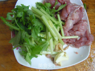 夏季营养---袖珍菇炒肉片的做法步骤：2