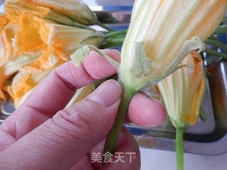 南瓜花蛋汤的做法步骤：3