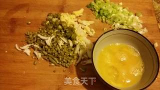 酸菜炒米饭的做法步骤：3