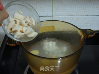 莲藕胡萝卜猪骨汤的做法步骤：7