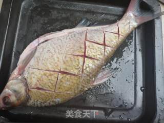 烤鲳鱼的做法步骤：1