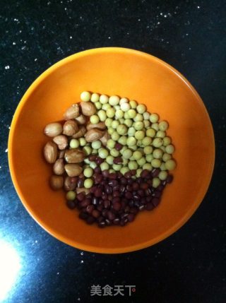 红豆花生豆浆的做法步骤：1