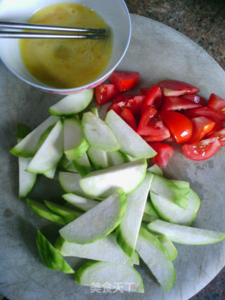 夏季好汤水——番茄丝瓜鸡蛋汤的做法步骤：2