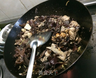 木耳炒鸡肉---简单好吃菜的做法步骤：7
