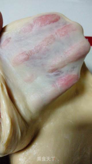 香酥菠萝果酱面包卷的做法步骤：2