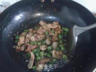 回锅肉的做法步骤：6