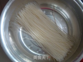 丸子米线的做法步骤：1