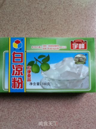 蜂蜜水晶凉粉的做法步骤：1