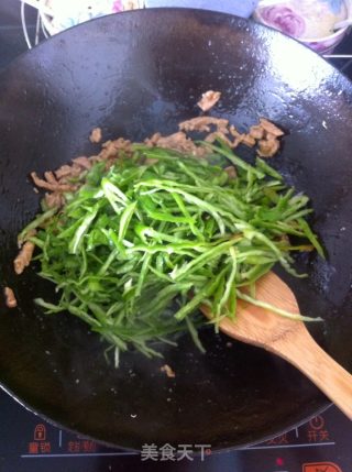 青椒炒肉丝的做法步骤：8