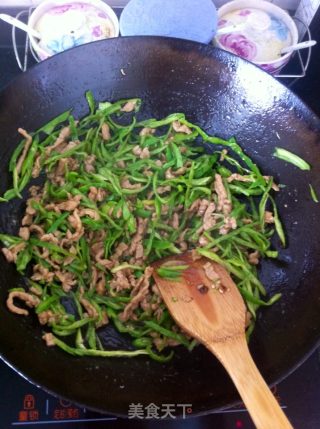 青椒炒肉丝的做法步骤：9