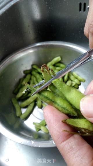 下毛豆的季节--糟卤毛豆的做法步骤：1