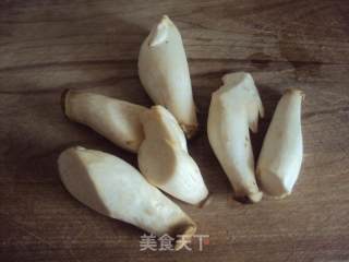黑胡椒香煎杏鲍菇的做法步骤：1
