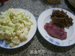 里脊肉梅干菜炒花菜的做法步骤：1