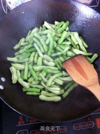 酱爆四季豆的做法步骤：3