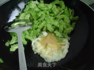 苦瓜炒蛋的做法步骤：3