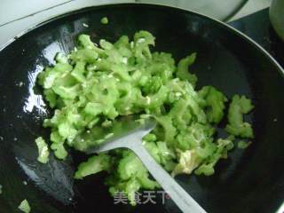 苦瓜炒蛋的做法步骤：4