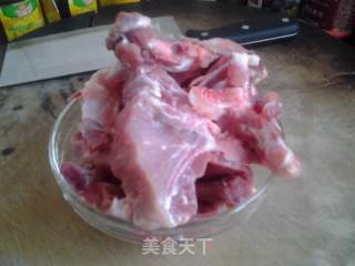 懒人东北大骨头的做法步骤：1