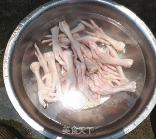 酱油鸡脚的做法步骤：1