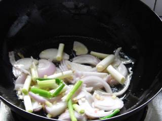 香菇鸡肉饭的做法步骤：5