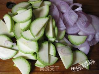 鲟鱼罐头披萨的做法步骤：6