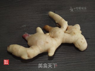 子姜焖鸭：开胃下饭的时令家常菜的做法步骤：1