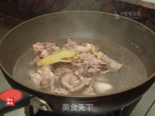 子姜焖鸭：开胃下饭的时令家常菜的做法步骤：5