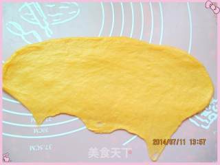 西瓜汁椰蓉花面包的做法步骤：6