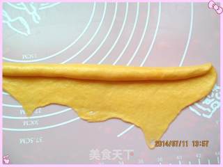 西瓜汁椰蓉花面包的做法步骤：7