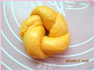 西瓜汁椰蓉花面包的做法步骤：9