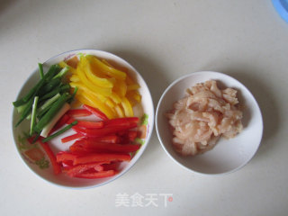 彩椒鸡丝的做法步骤：1