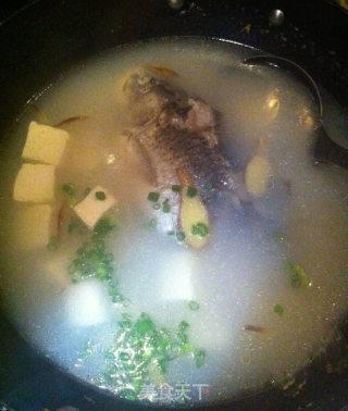 鲫鱼豆腐汤的做法步骤：5