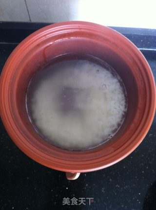 香菇鸡肉粥的做法步骤：1