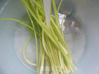 火腿片炒芹菜的做法步骤：2