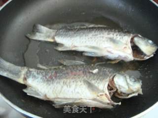 香辣鲫鱼的做法步骤：2