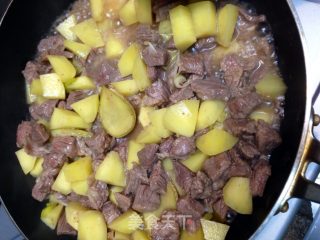 西红柿土豆炖牛肉的做法步骤：5