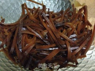 大头菜炒腊肉的做法步骤：1