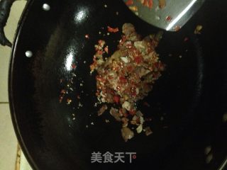 大头菜炒腊肉的做法步骤：3