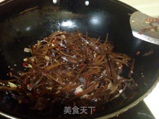 大头菜炒腊肉的做法步骤：4