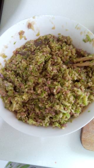 西葫芦猪肉饺子的做法步骤：5