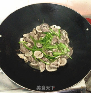 辣椒紫苏炒生肠的做法步骤：8