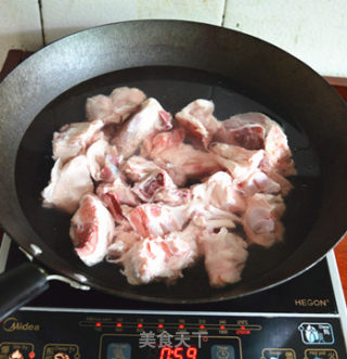 猪手骨煲冬瓜的做法步骤：2