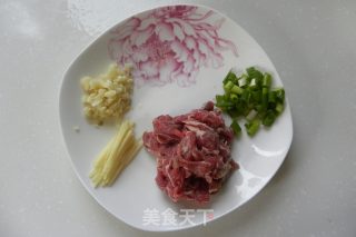牛肉炒油菜的做法步骤：2