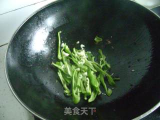 青椒玉米粒的做法步骤：2