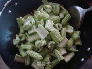 排骨鸭掌烧苦瓜的做法步骤：6