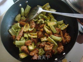 排骨鸭掌烧苦瓜的做法步骤：7