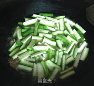 鸡骨丝瓜汤的做法步骤：5