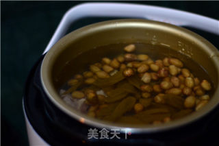 【花生猪蹄汤】的做法步骤：5
