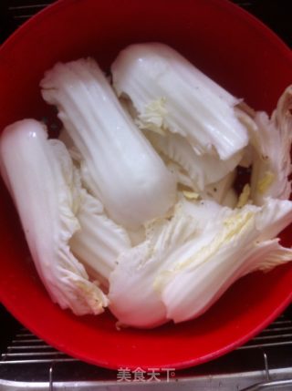 醋溜白菜帮的做法步骤：1